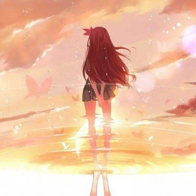 两女子推护理床上的老人赏花